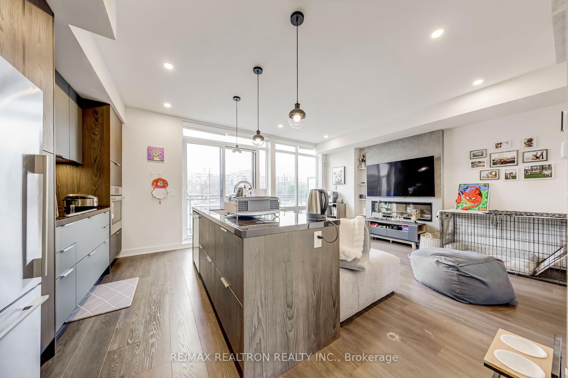Photo 19 of 25 Sonic Way, Toronto, Flemingdon Park — HOMEH