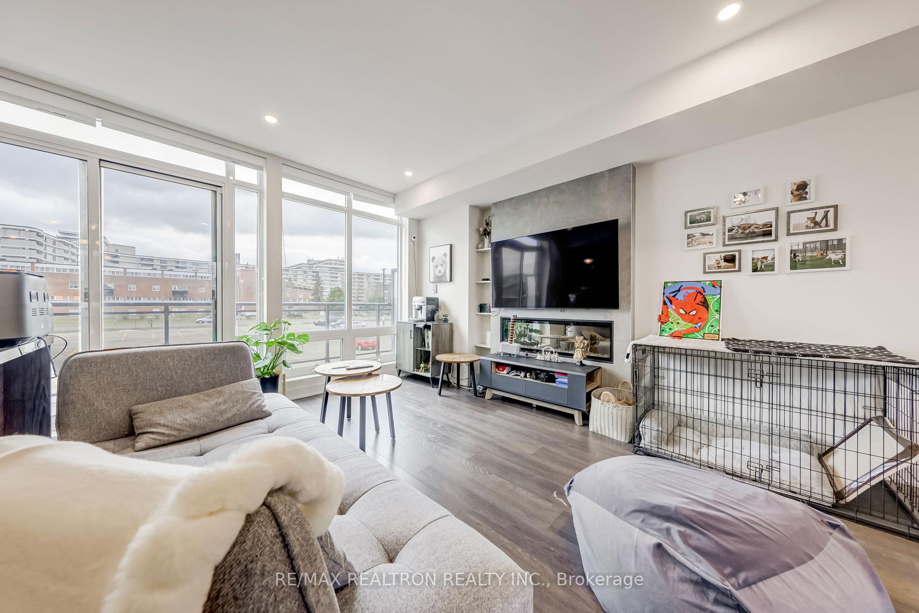 Photo 26 of 25 Sonic Way, Toronto, Flemingdon Park — HOMEH