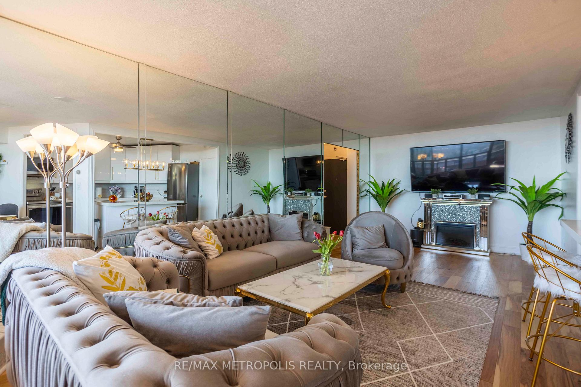 Photo 4 of Unit PH01, 15 Vicora Linkway, Toronto, Flemingdon Park — HOMEH