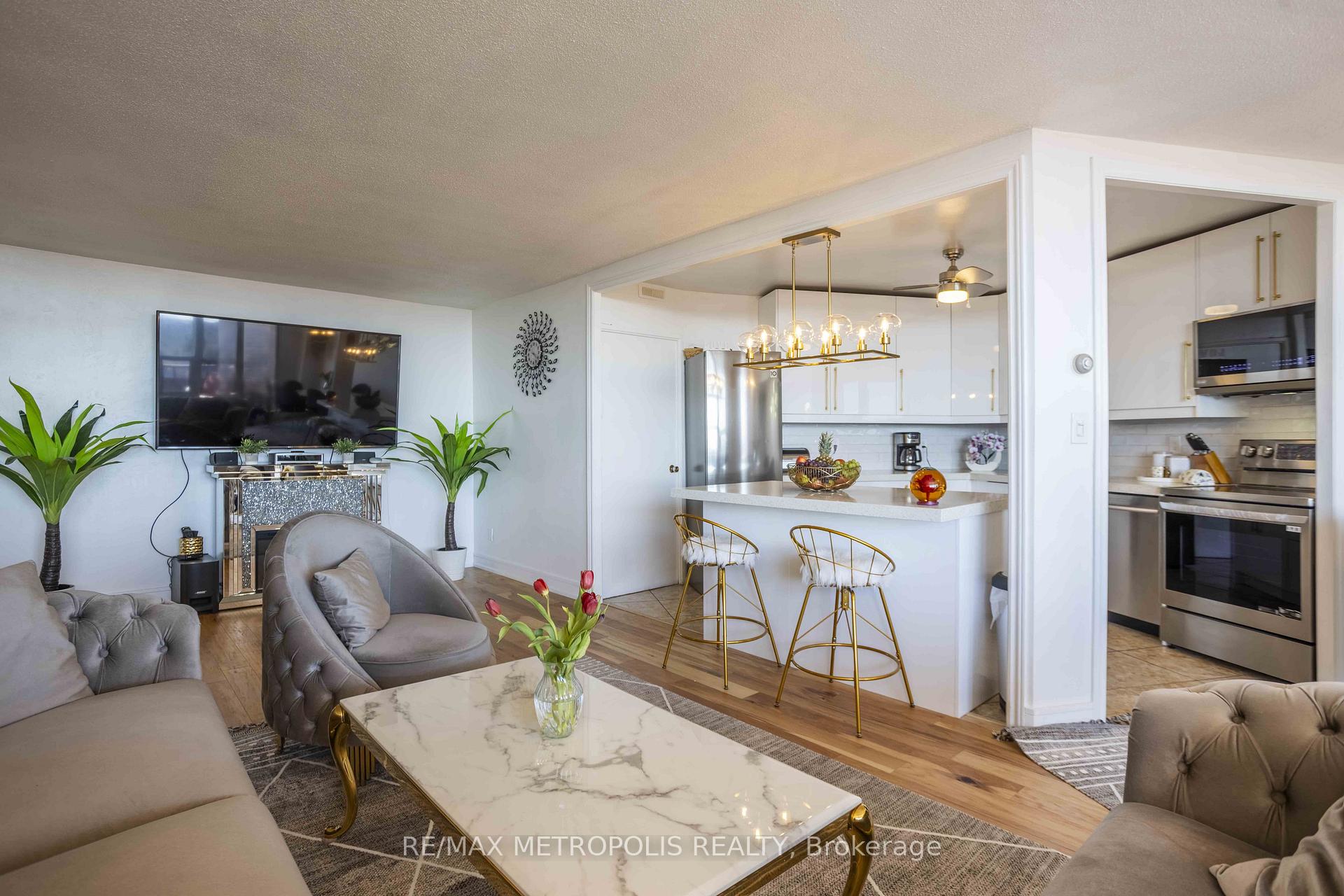 Photo 5 of Unit PH01, 15 Vicora Linkway, Toronto, Flemingdon Park — HOMEH