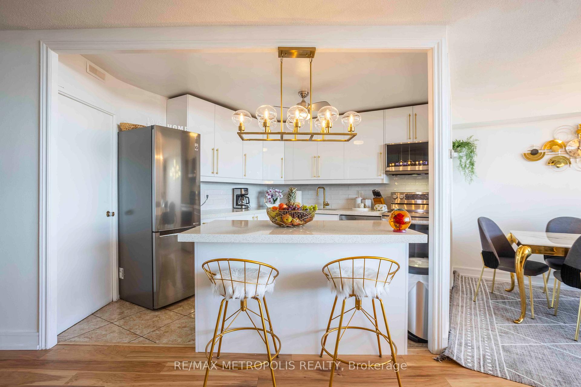 Photo 7 of Unit PH01, 15 Vicora Linkway, Toronto, Flemingdon Park — HOMEH