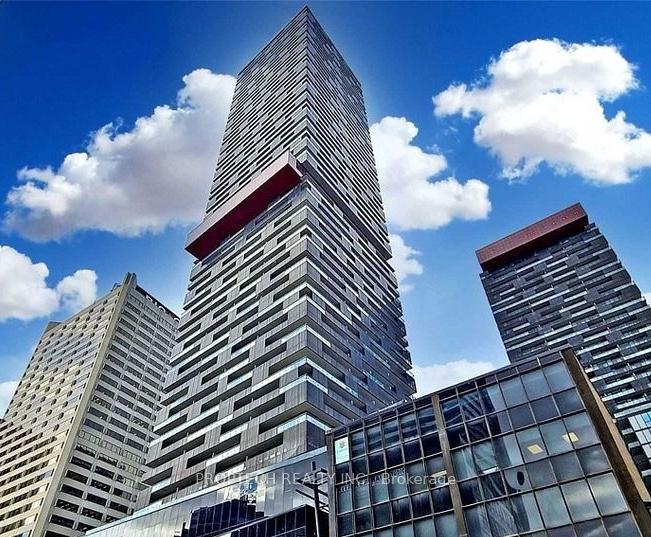 Front of Unit 2002, 8 Eglinton Avenue E