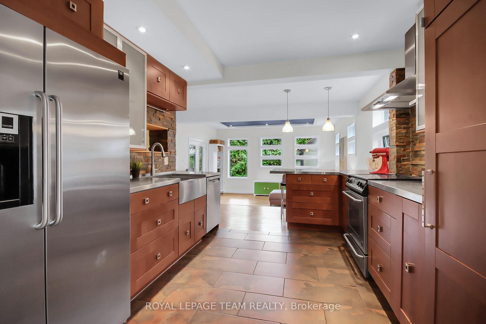 Photo 2 of 526 Highland Avenue, Ottawa, McKellar/Highland — HOMEH