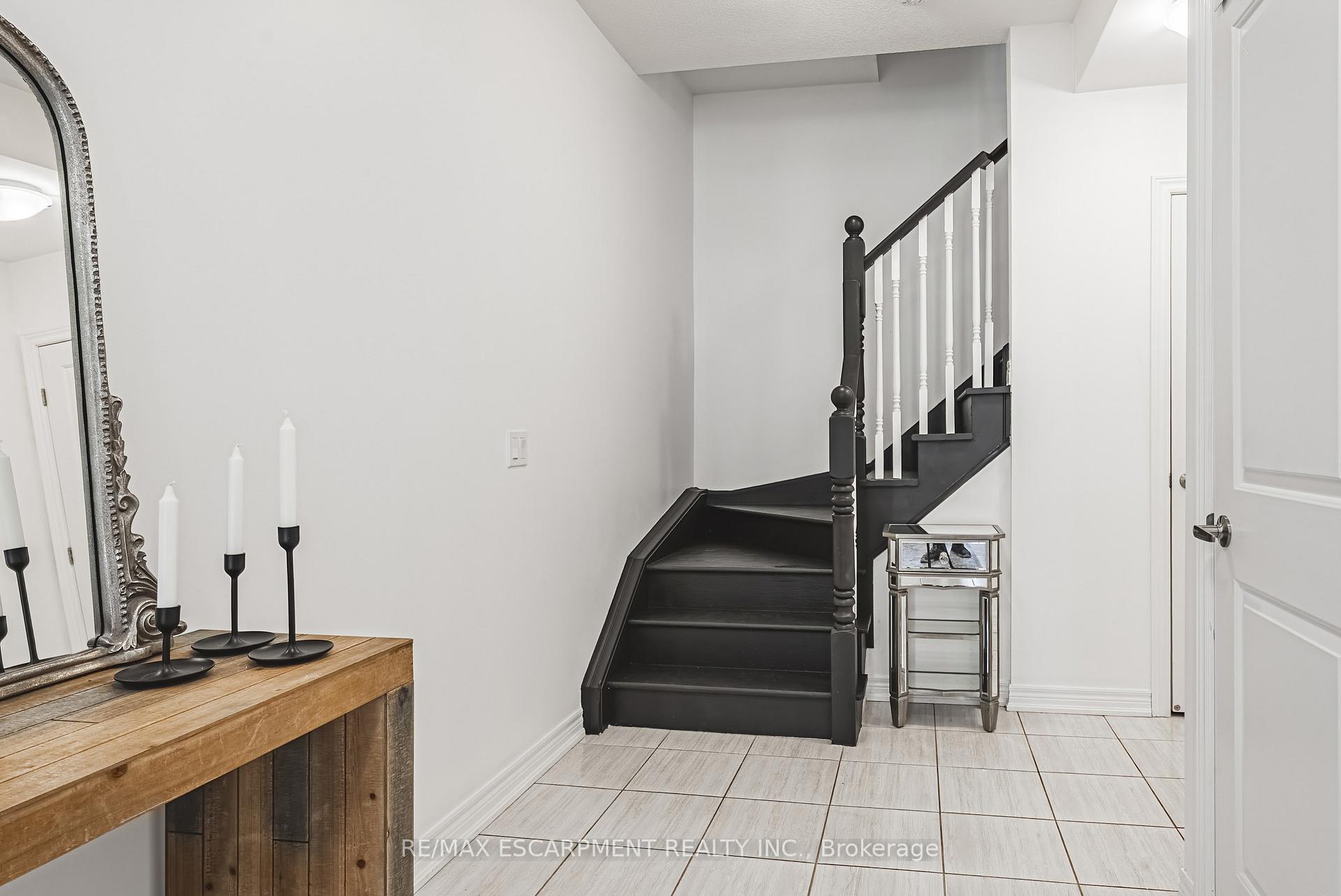Photo 5 of 18 Ridgeside Lane, Hamilton, Waterdown — HOMEH