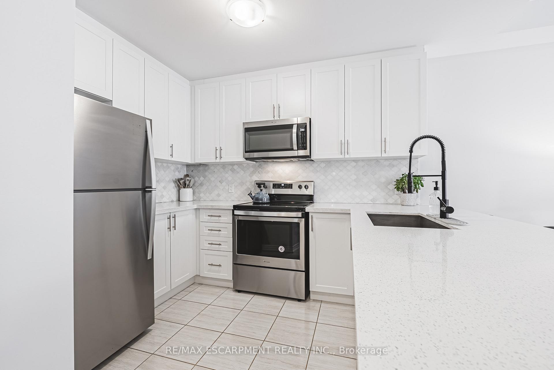 Photo 6 of 18 Ridgeside Lane, Hamilton, Waterdown — HOMEH