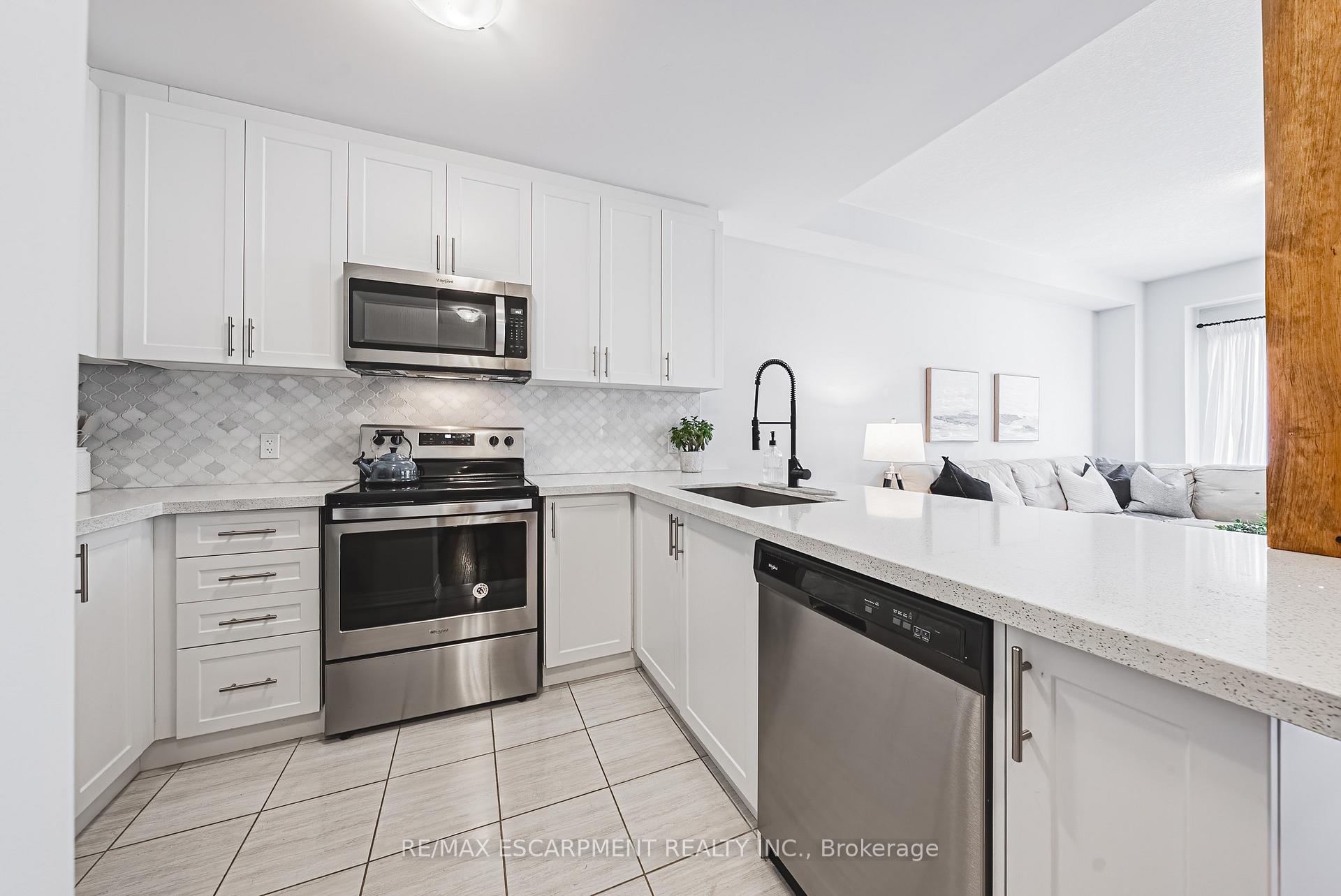 Photo 7 of 18 Ridgeside Lane, Hamilton, Waterdown — HOMEH