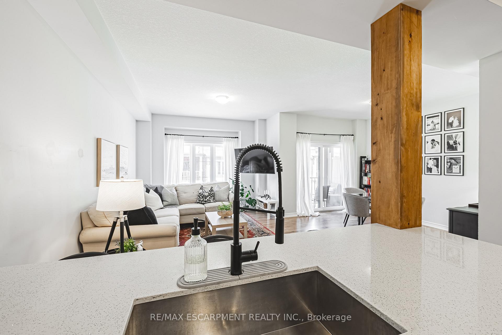 Photo 9 of 18 Ridgeside Lane, Hamilton, Waterdown — HOMEH