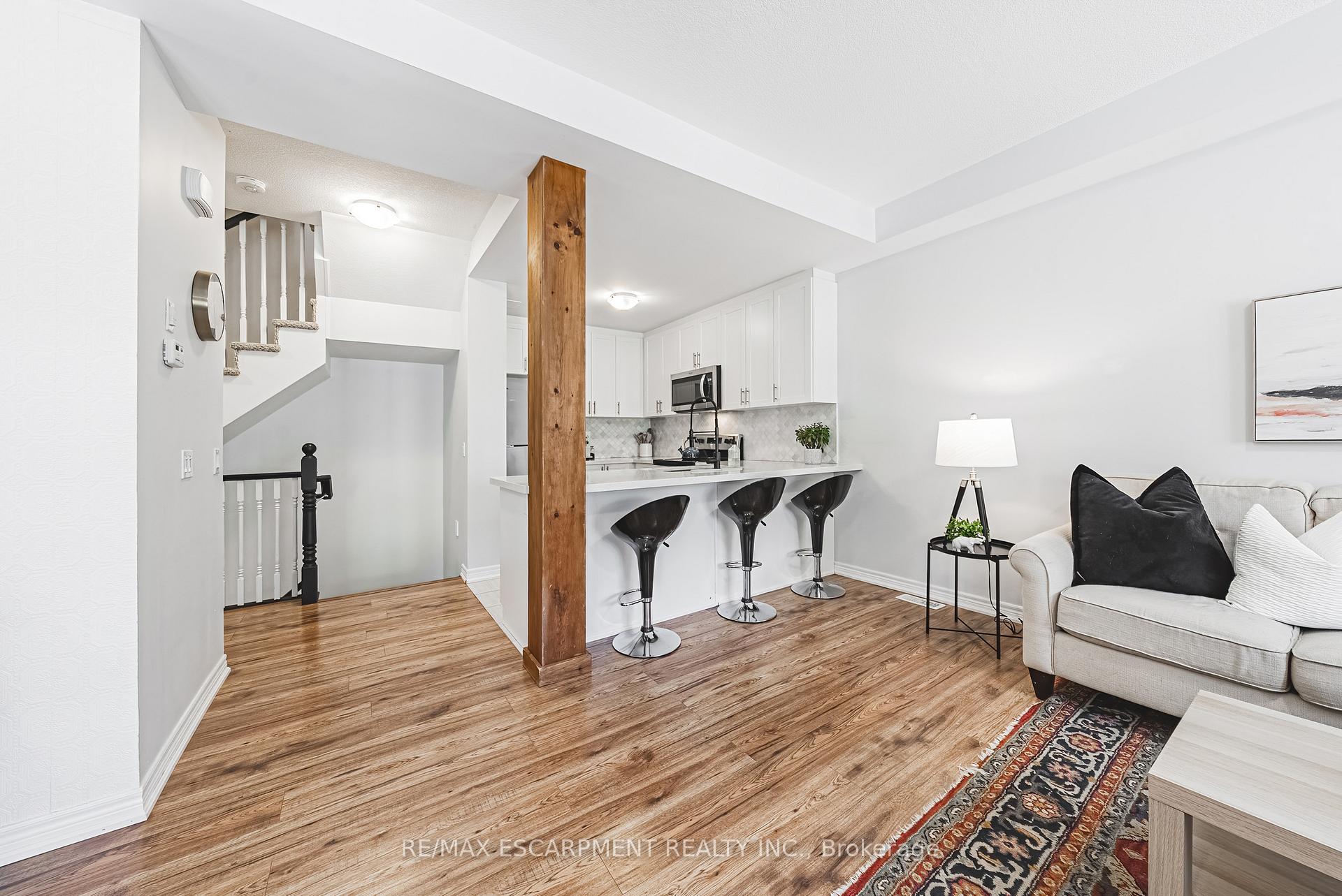 Photo 11 of 18 Ridgeside Lane, Hamilton, Waterdown — HOMEH