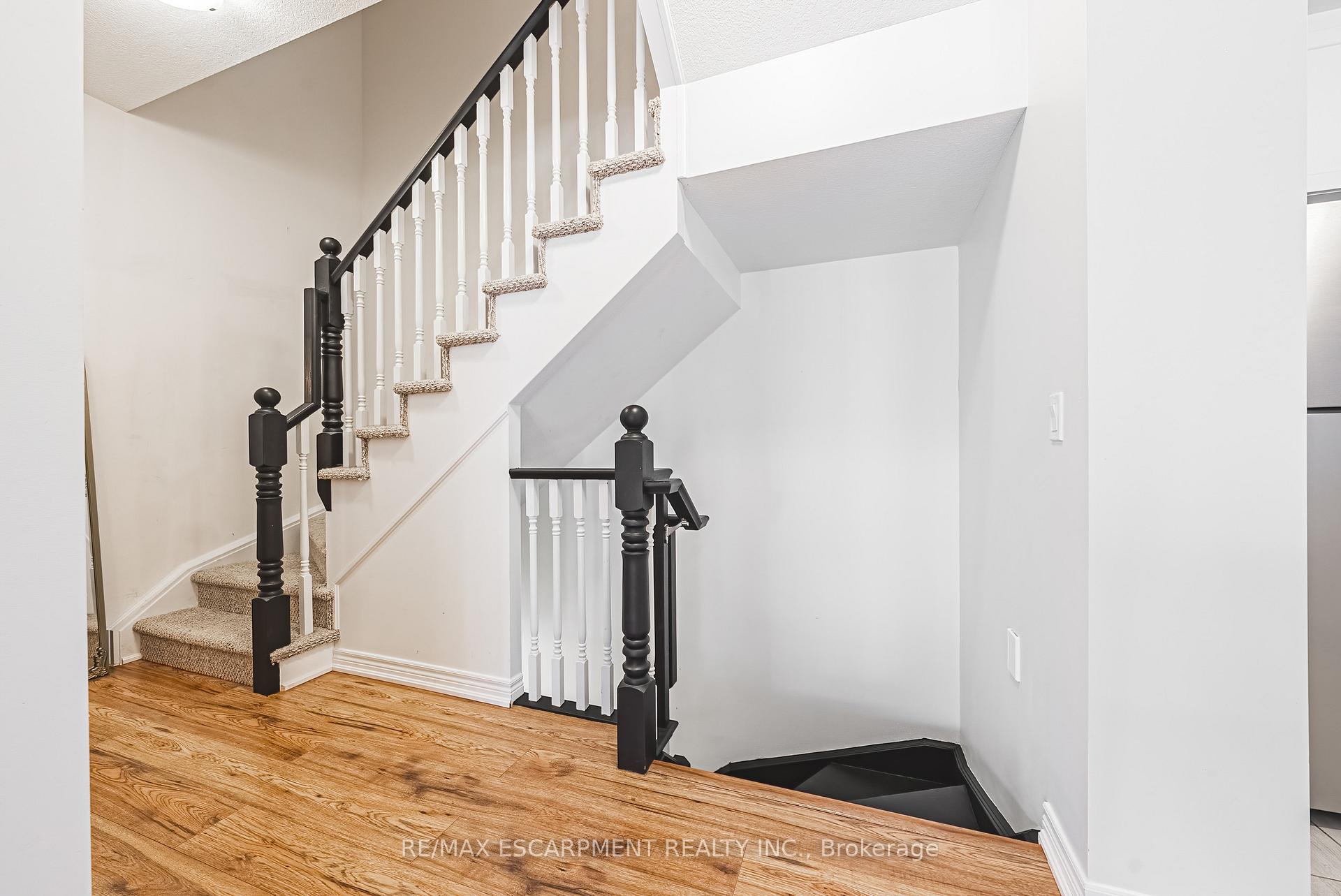 Photo 21 of 18 Ridgeside Lane, Hamilton, Waterdown — HOMEH