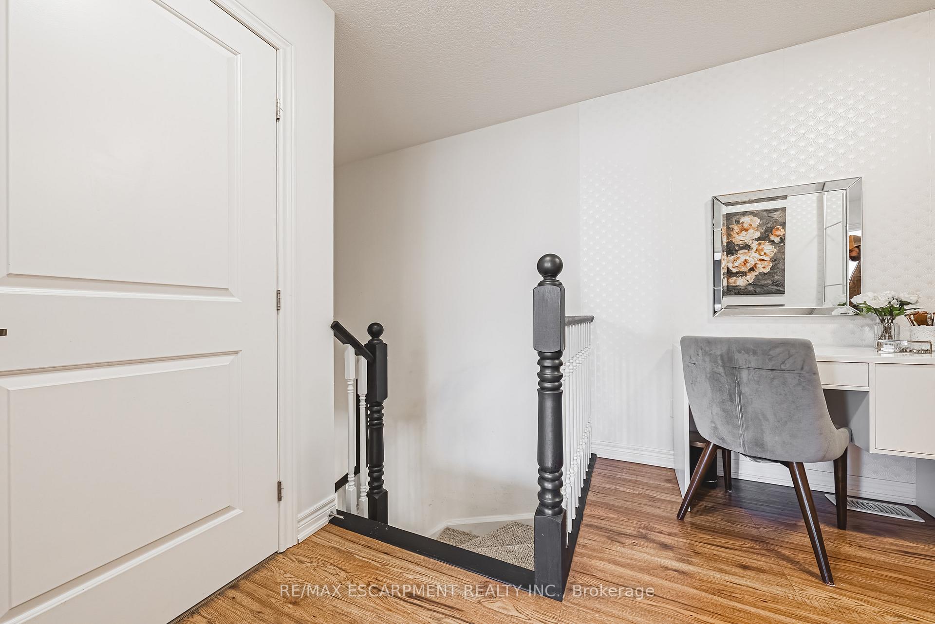 Photo 22 of 18 Ridgeside Lane, Hamilton, Waterdown — HOMEH