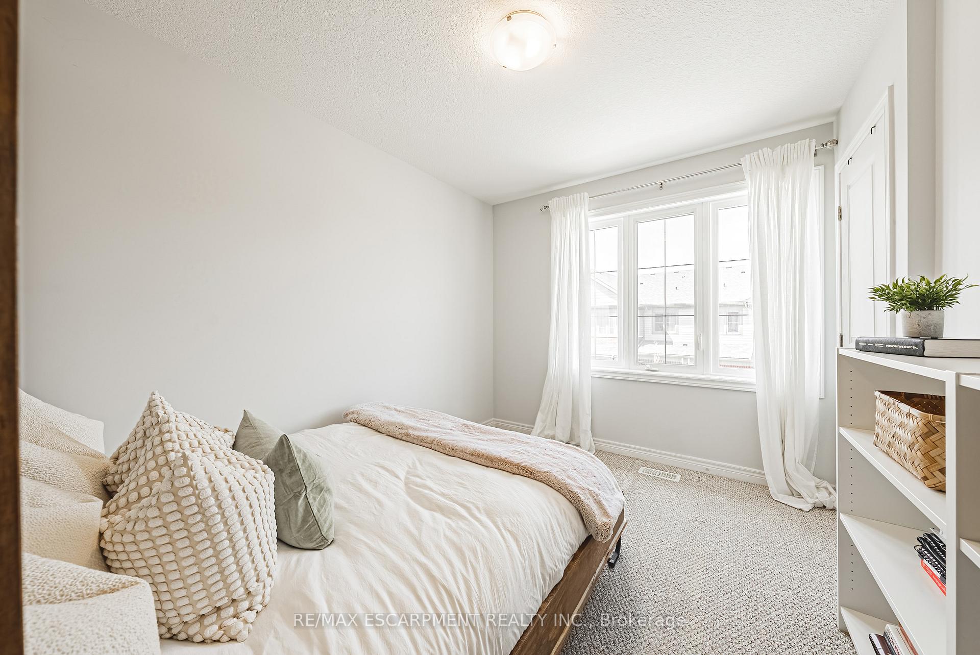 Photo 26 of 18 Ridgeside Lane, Hamilton, Waterdown — HOMEH