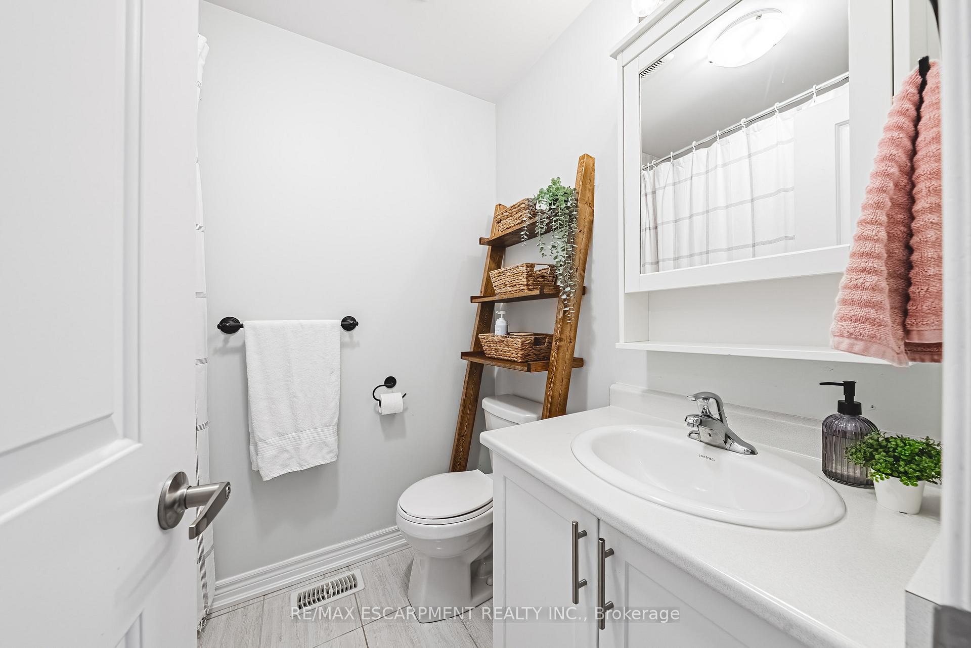 Photo 28 of 18 Ridgeside Lane, Hamilton, Waterdown — HOMEH