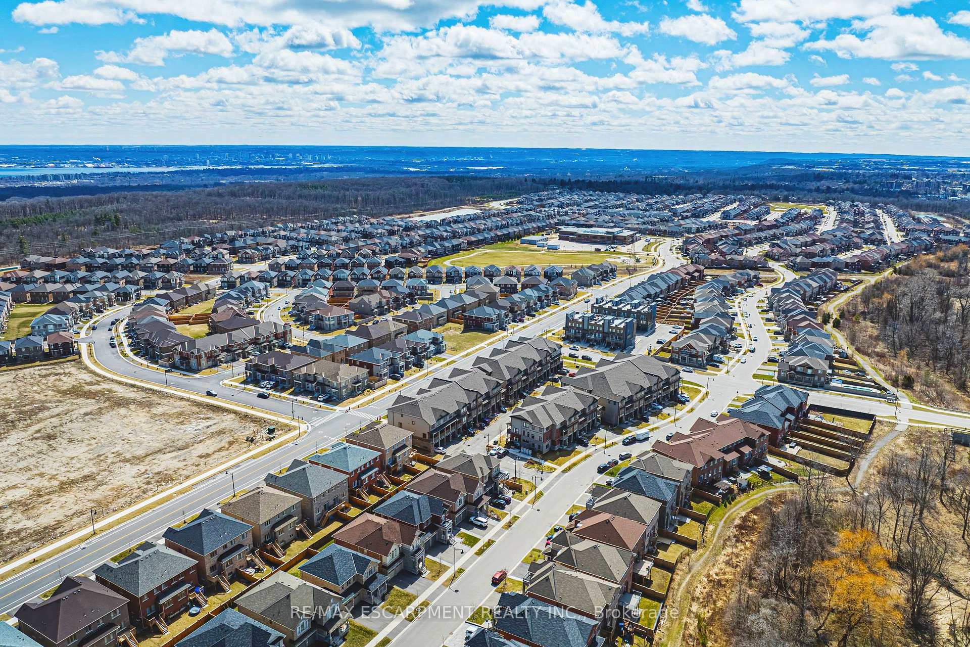 Photo 32 of 18 Ridgeside Lane, Hamilton, Waterdown — HOMEH