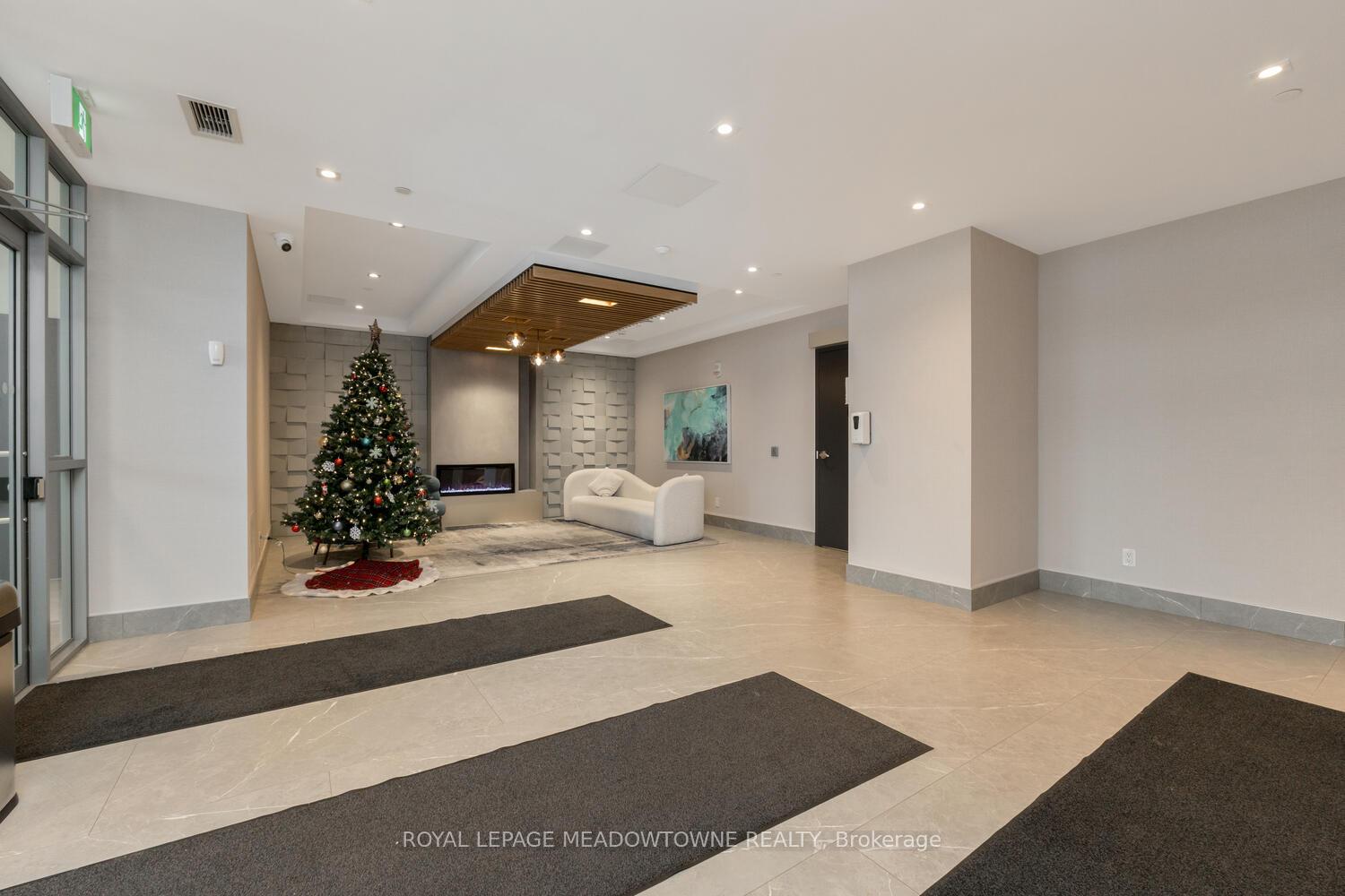 Photo 2 of Unit 705, 56 Lakeside Terrace, Barrie, Little Lake — HOMEH