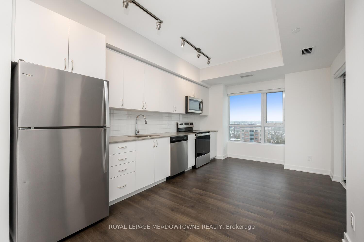 Photo 6 of Unit 705, 56 Lakeside Terrace, Barrie, Little Lake — HOMEH