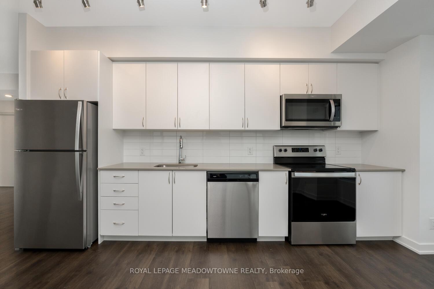 Photo 7 of Unit 705, 56 Lakeside Terrace, Barrie, Little Lake — HOMEH