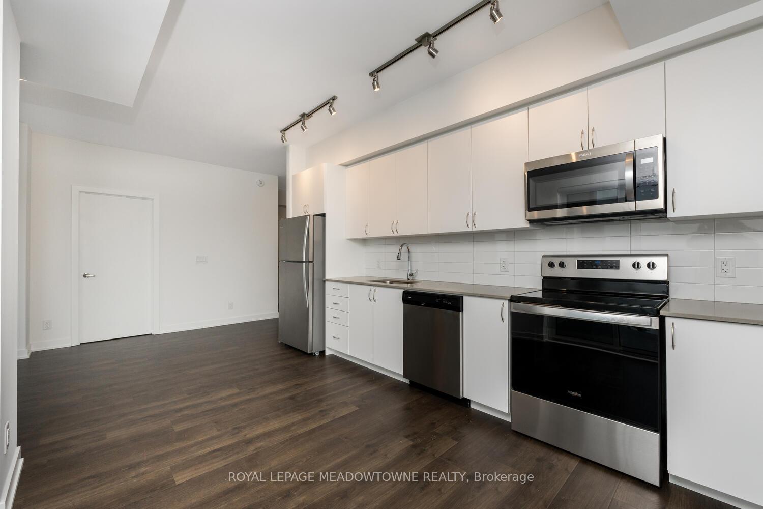 Photo 9 of Unit 705, 56 Lakeside Terrace, Barrie, Little Lake — HOMEH