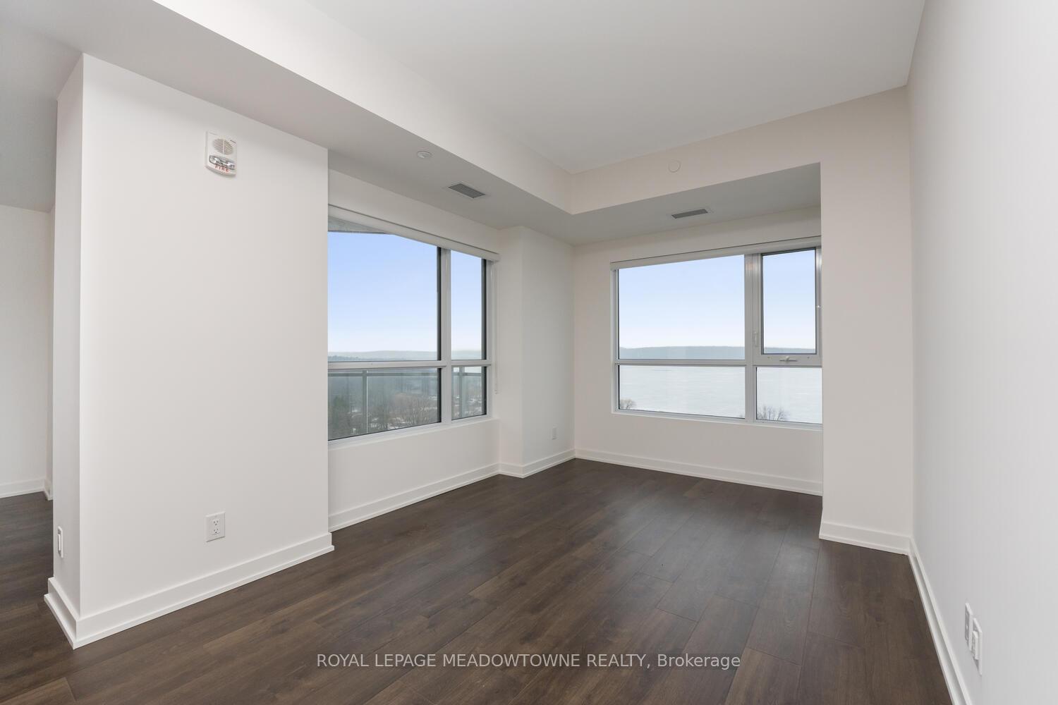 Photo 13 of Unit 705, 56 Lakeside Terrace, Barrie, Little Lake — HOMEH