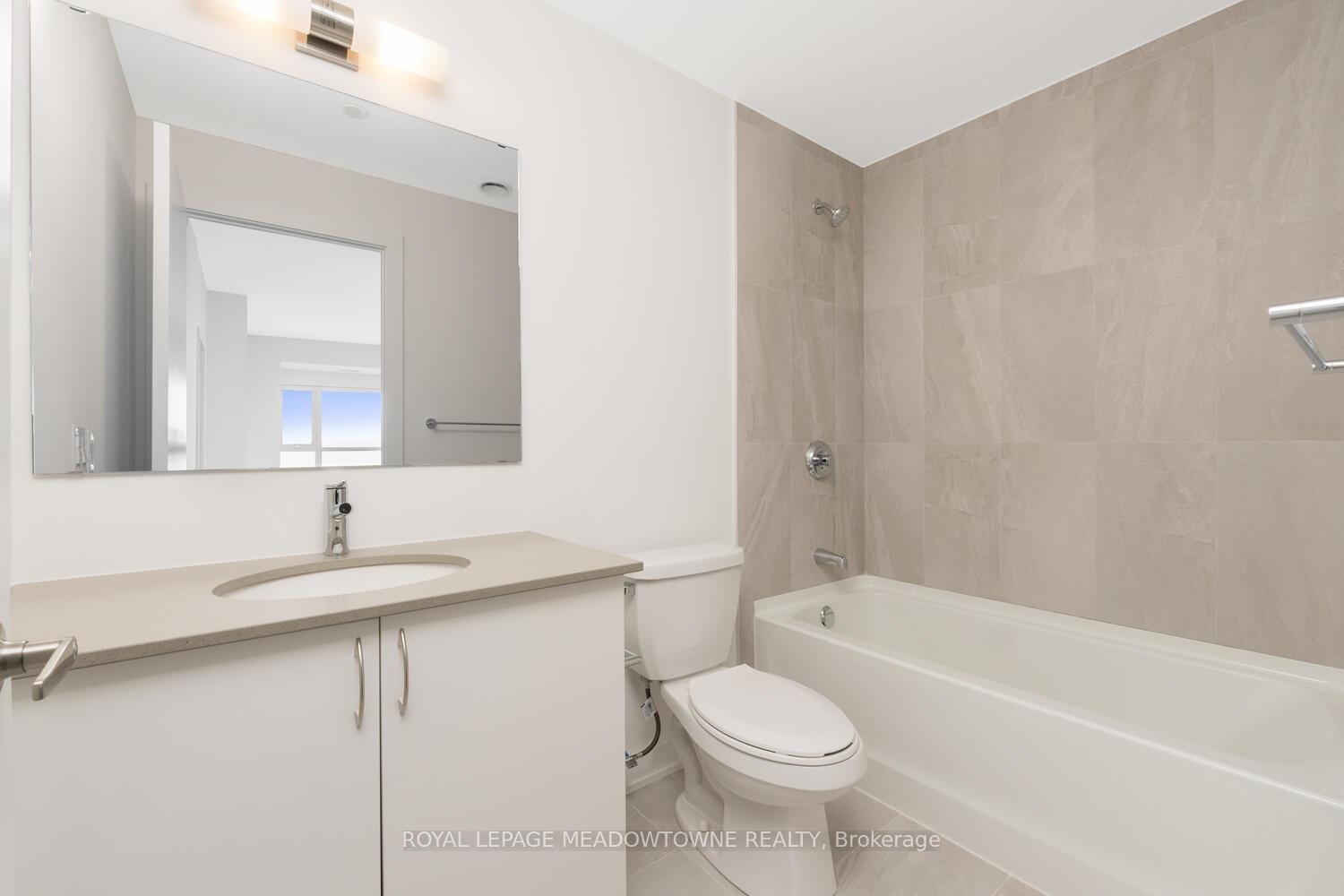 Photo 19 of Unit 705, 56 Lakeside Terrace, Barrie, Little Lake — HOMEH