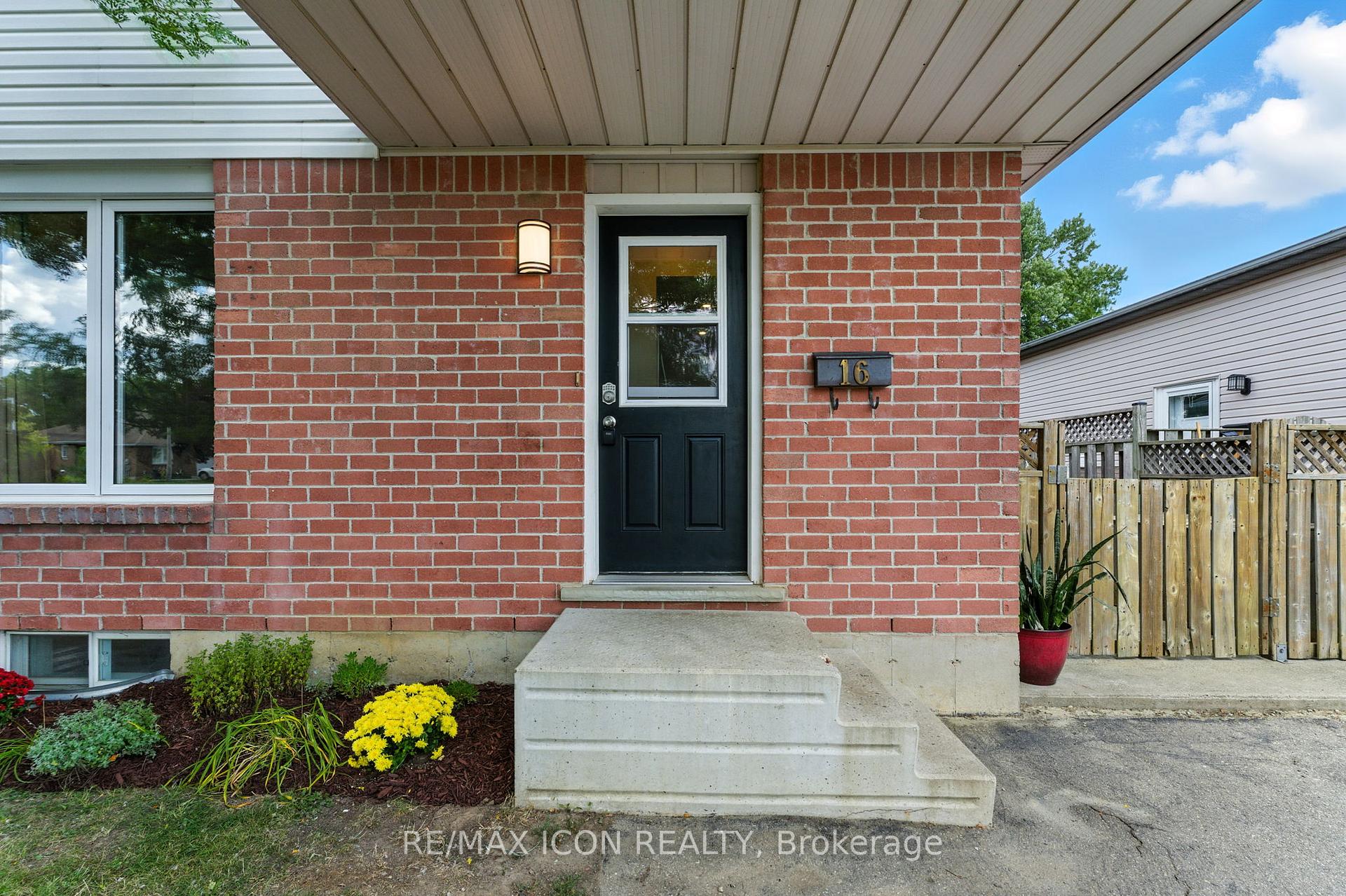 Photo 7 of 16 Ivy Crescent, Brant, Paris — HOMEH