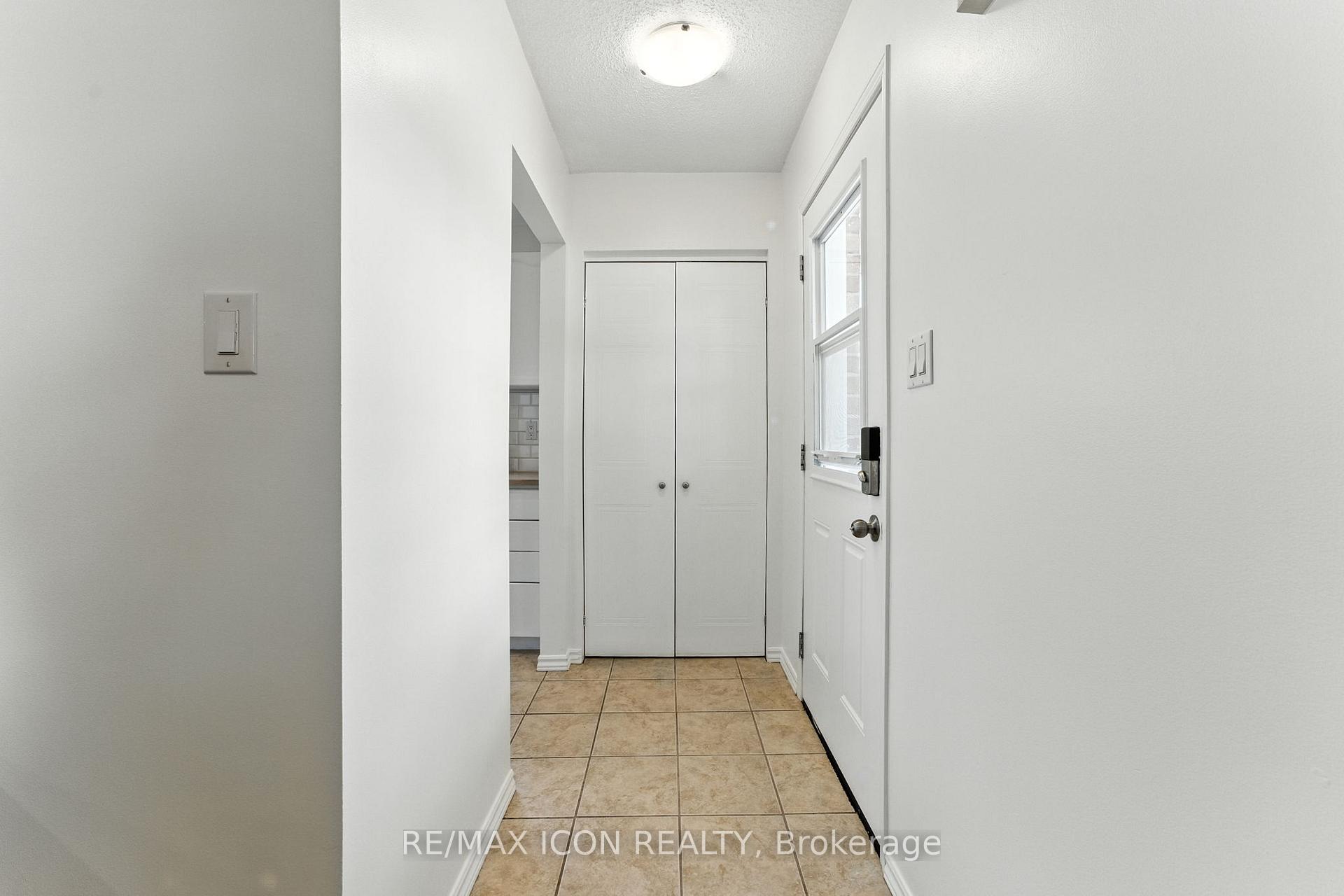 Photo 3 of 16 Ivy Crescent, Brant, Paris — HOMEH