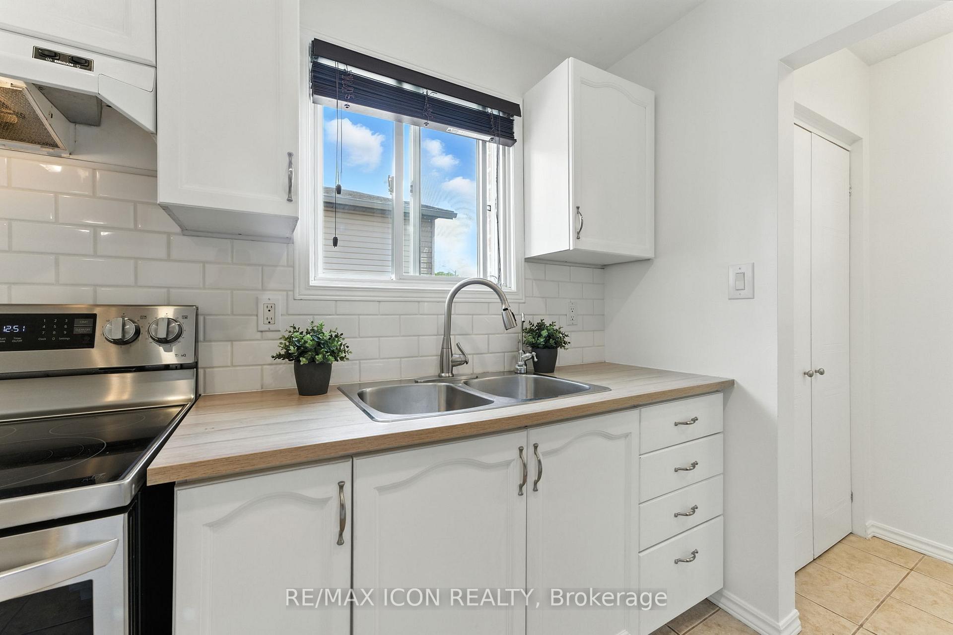 Photo 8 of 16 Ivy Crescent, Brant, Paris — HOMEH