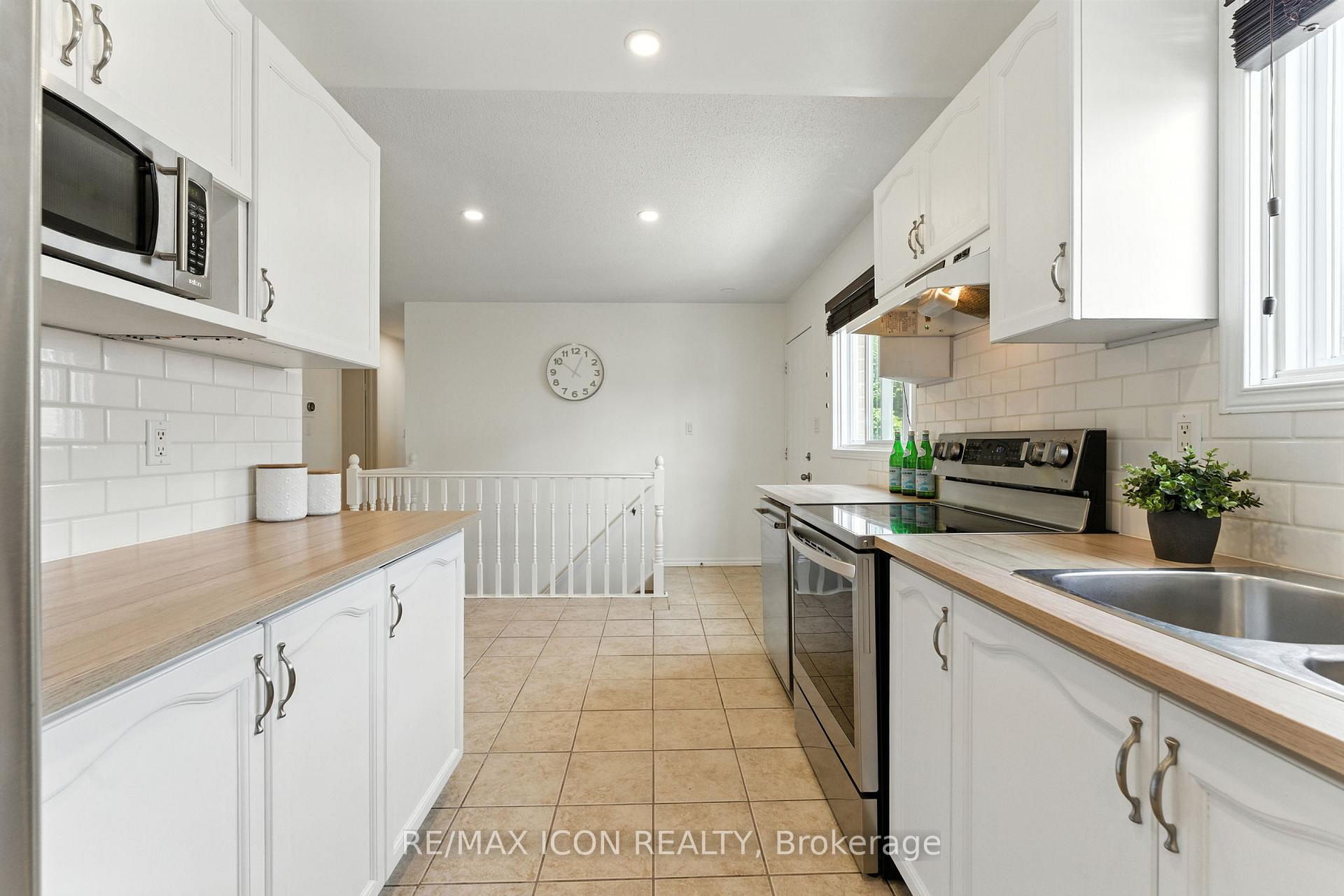 Photo 10 of 16 Ivy Crescent, Brant, Paris — HOMEH