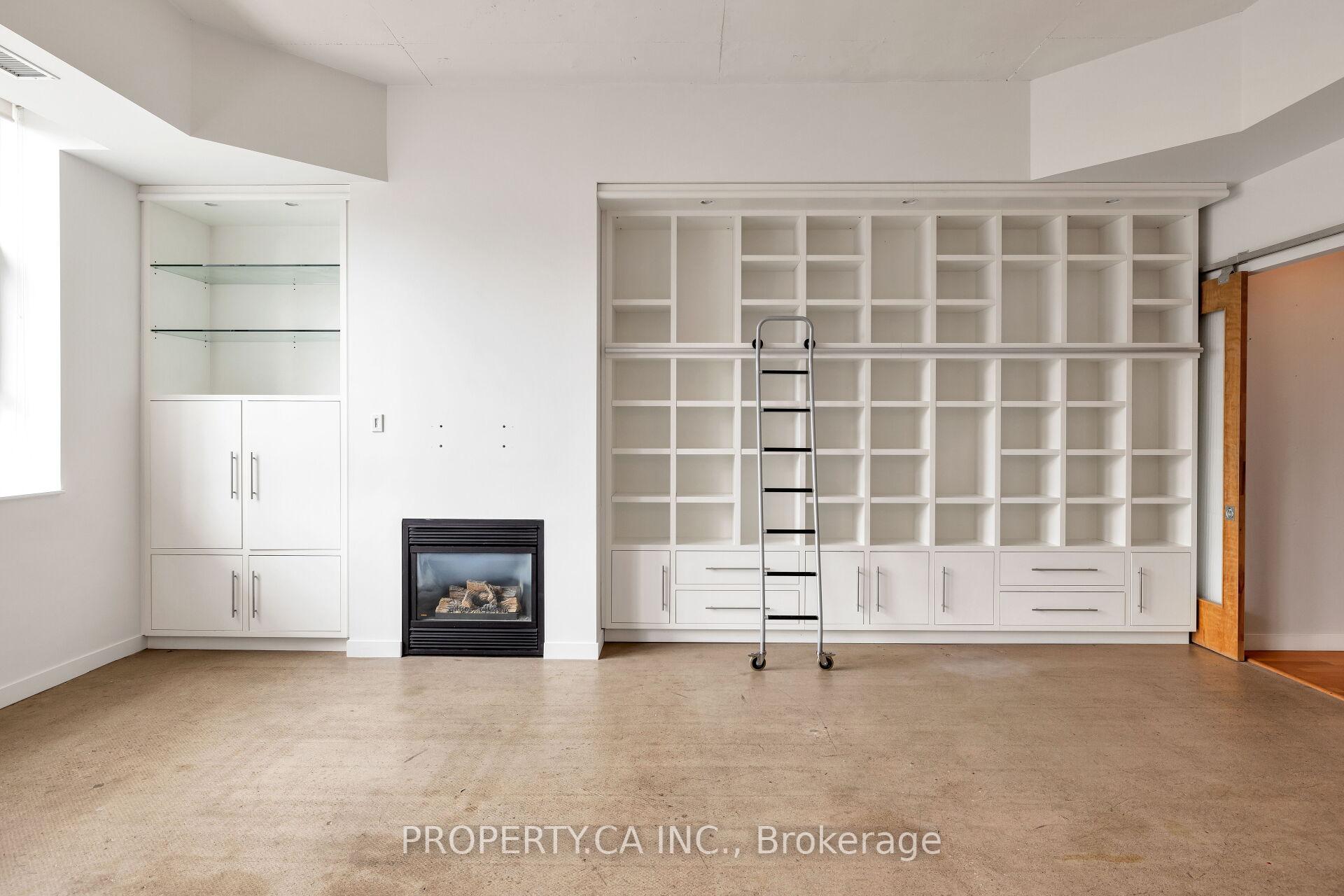 Front of Unit 1017, 155 Dalhousie Street