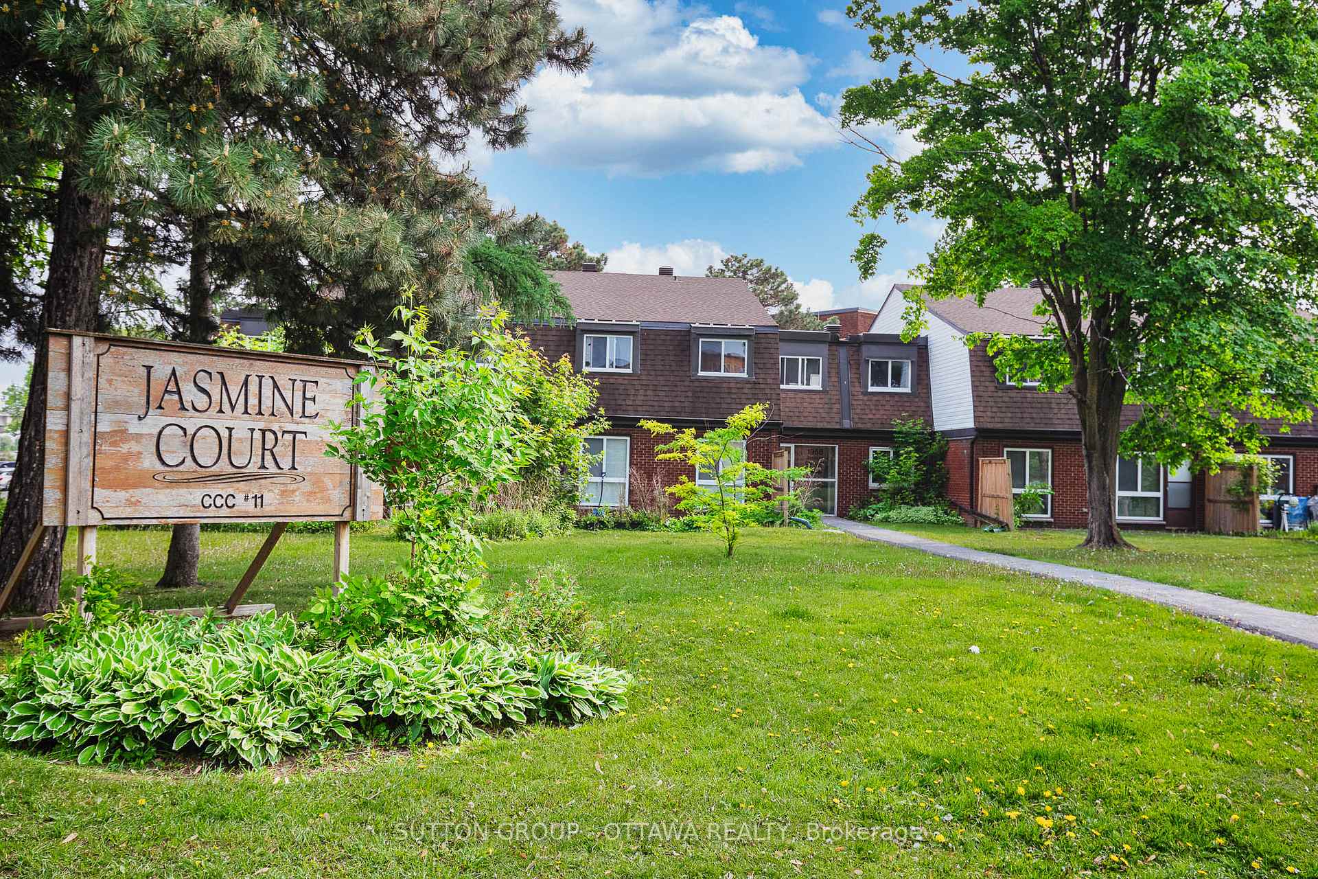 Front of Unit 39J, 1958 Jasmine Crescent