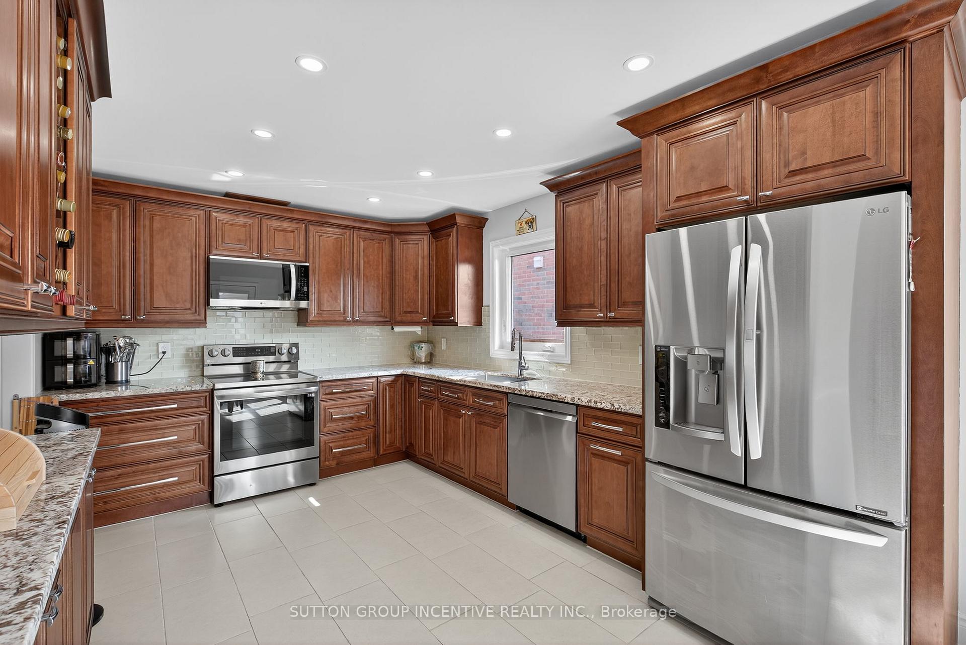 Photo 6 of 6 Sundew Drive, Barrie, Holly — HOMEH