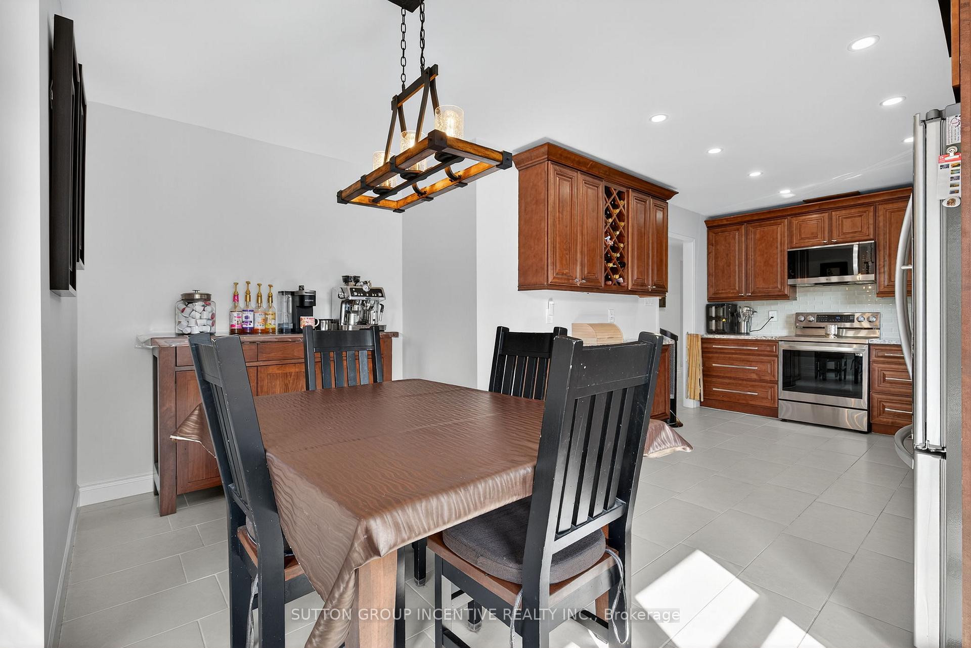 Photo 5 of 6 Sundew Drive, Barrie, Holly — HOMEH