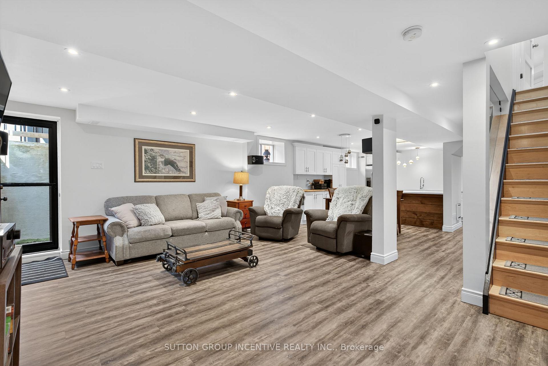 Photo 13 of 6 Sundew Drive, Barrie, Holly — HOMEH