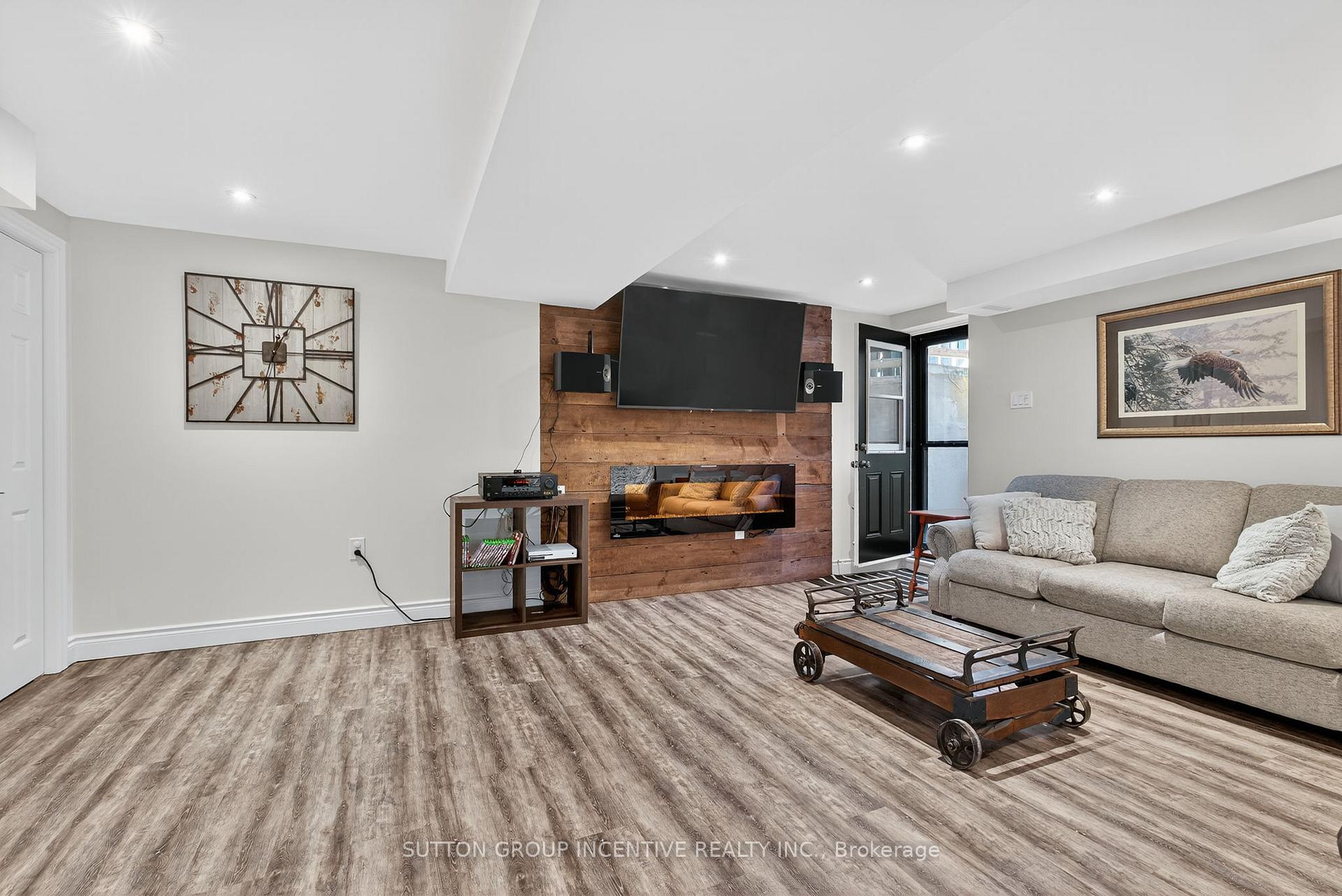 Photo 14 of 6 Sundew Drive, Barrie, Holly — HOMEH
