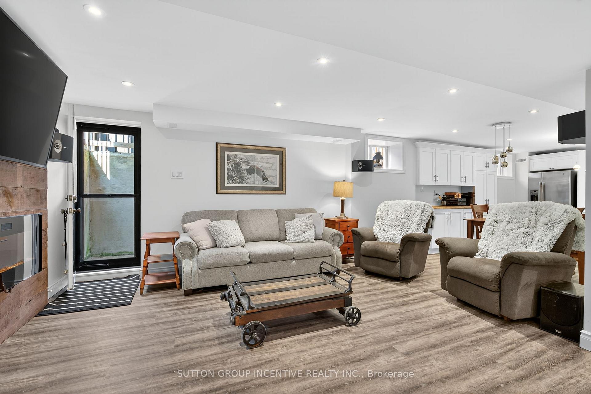 Photo 15 of 6 Sundew Drive, Barrie, Holly — HOMEH