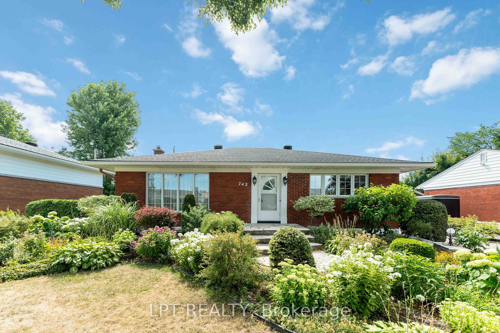Photo 3 of 742 Halstead Street, Ottawa, Elmvale Acres — HOMEH