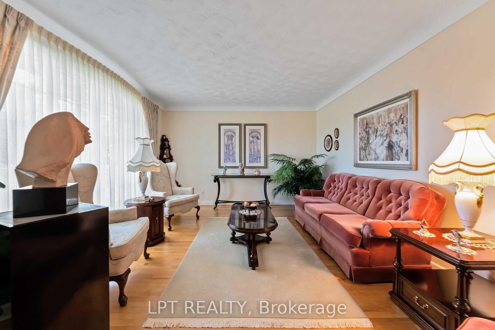 Photo 10 of 742 Halstead Street, Ottawa, Elmvale Acres — HOMEH