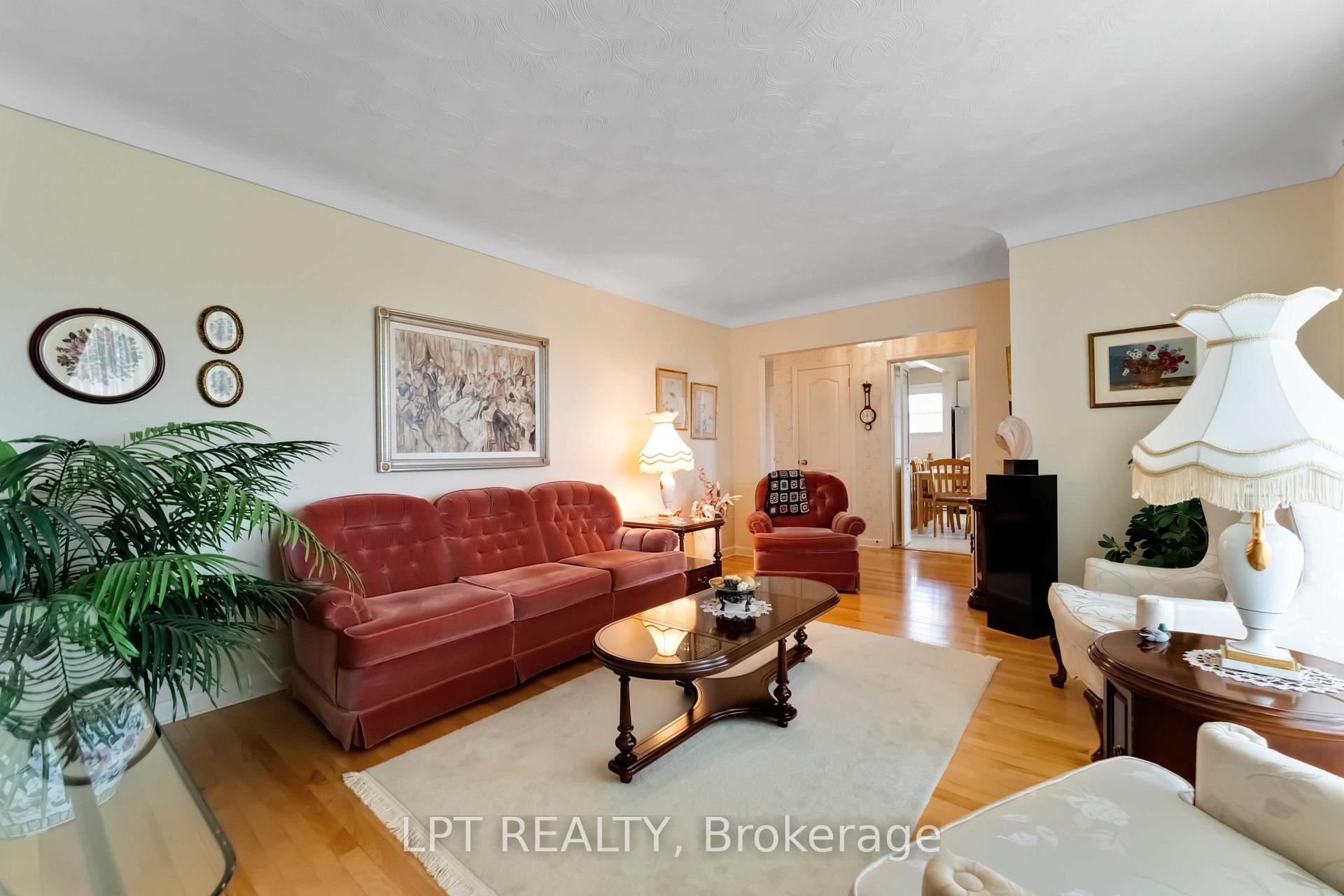 Photo 6 of 742 Halstead Street, Ottawa, Elmvale Acres — HOMEH