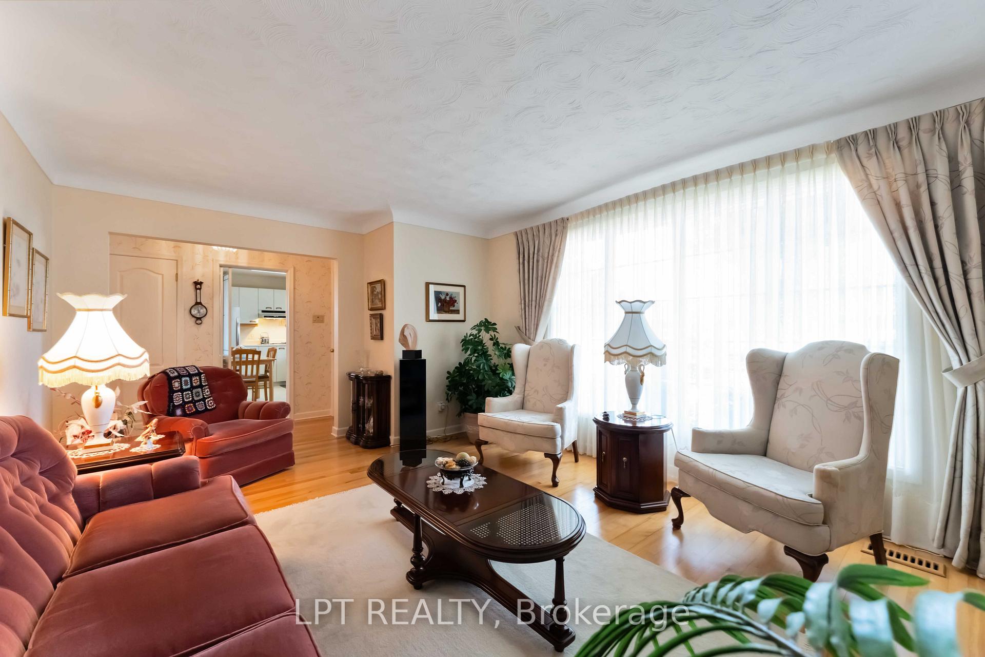 Photo 7 of 742 Halstead Street, Ottawa, Elmvale Acres — HOMEH