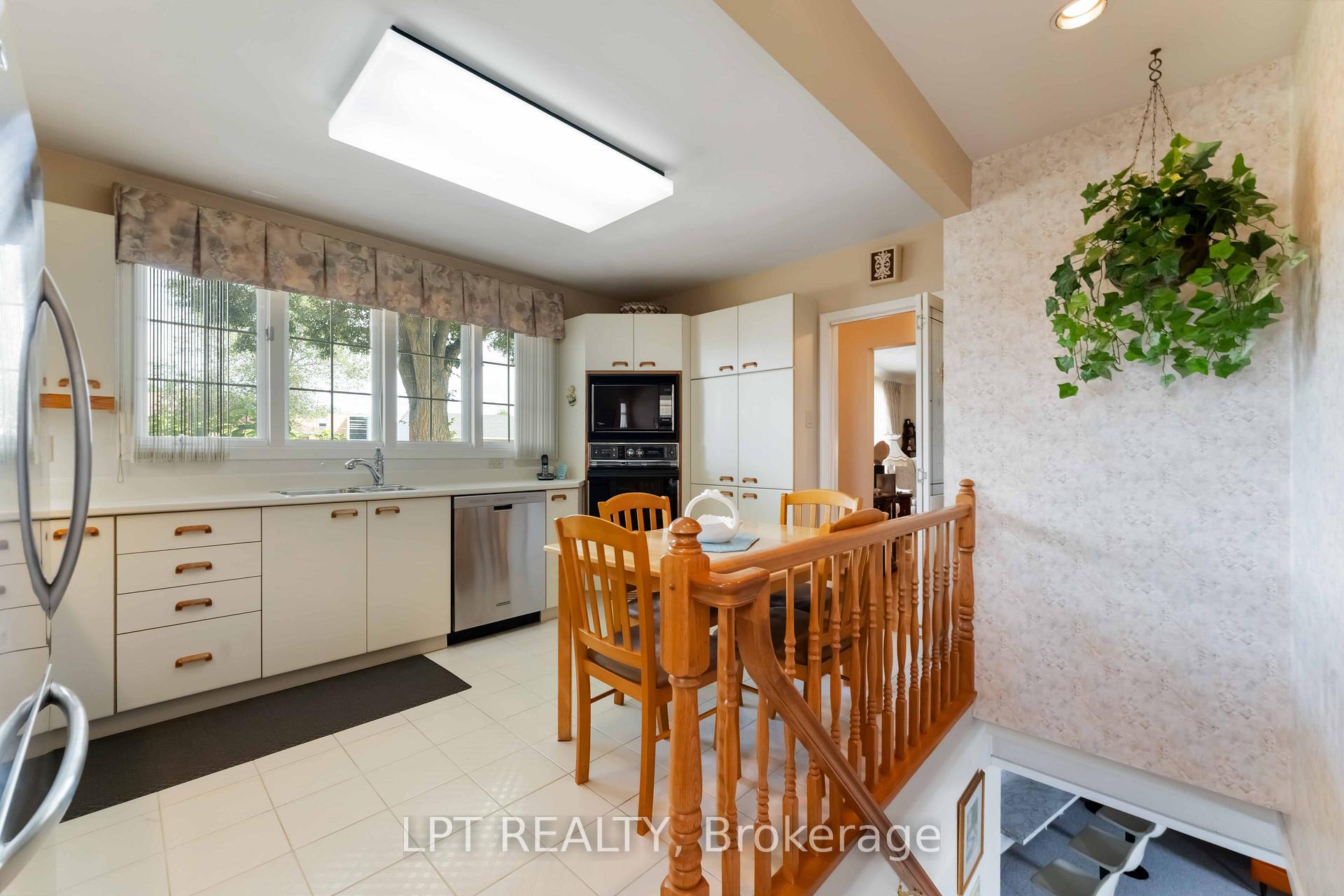 Photo 12 of 742 Halstead Street, Ottawa, Elmvale Acres — HOMEH