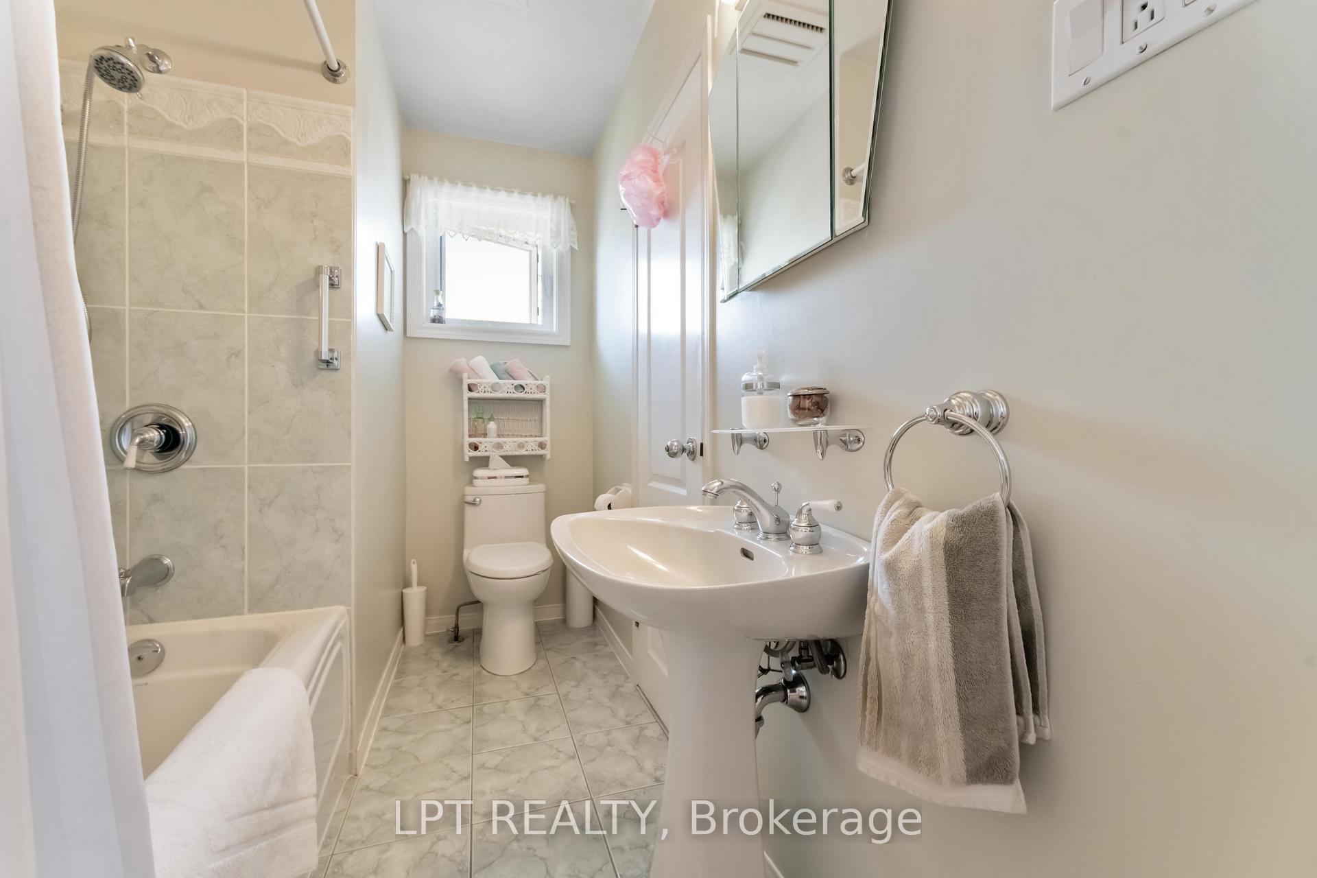 Photo 18 of 742 Halstead Street, Ottawa, Elmvale Acres — HOMEH