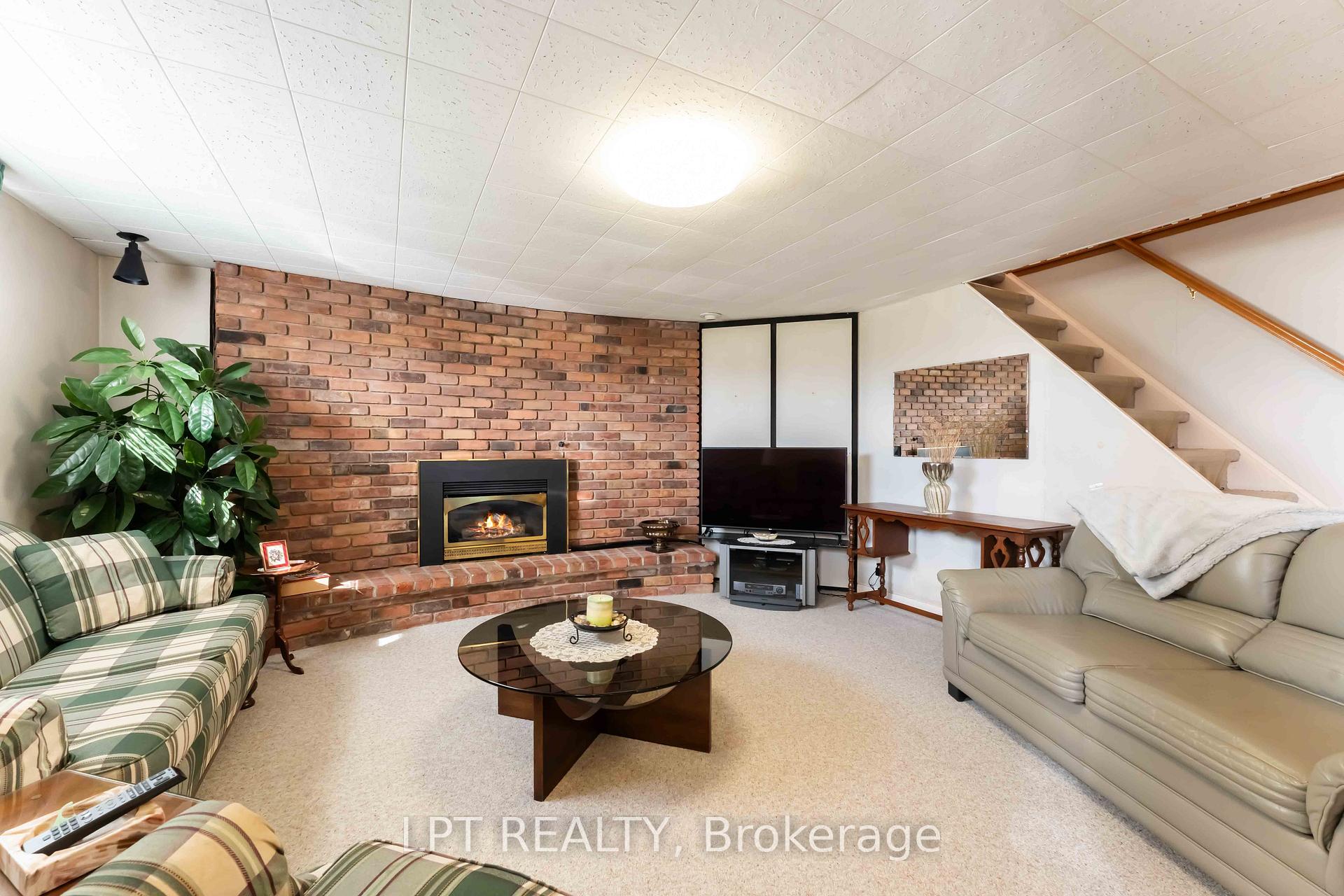 Photo 21 of 742 Halstead Street, Ottawa, Elmvale Acres — HOMEH