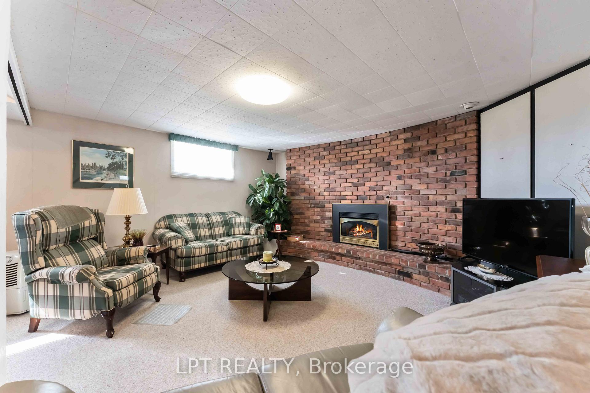Photo 24 of 742 Halstead Street, Ottawa, Elmvale Acres — HOMEH