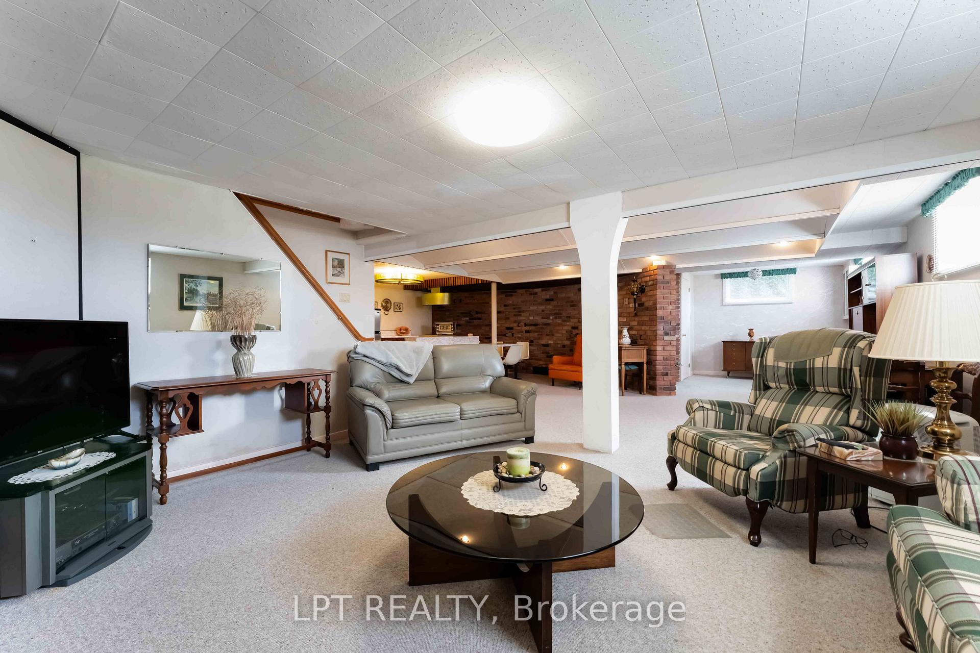 Photo 25 of 742 Halstead Street, Ottawa, Elmvale Acres — HOMEH