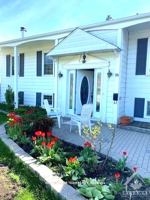 Photo 2 of 25 Saginaw Crescent, Ottawa, Borden Farm/Stewart Farm/Carleton Heights/Parkwood Hills — HOMEH