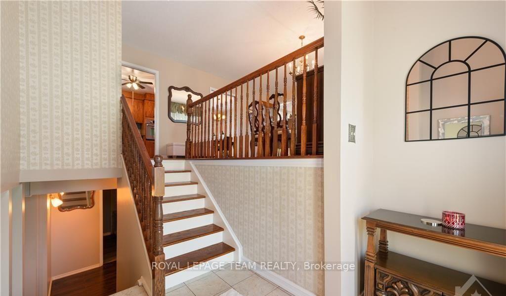 Photo 4 of 25 Saginaw Crescent, Ottawa, Borden Farm/Stewart Farm/Carleton Heights/Parkwood Hills — HOMEH