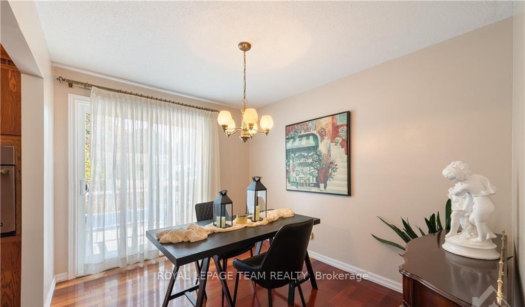 Photo 9 of 25 Saginaw Crescent, Ottawa, Borden Farm/Stewart Farm/Carleton Heights/Parkwood Hills — HOMEH