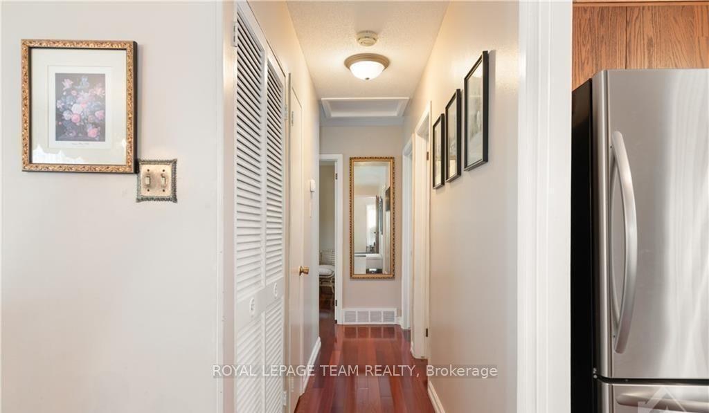 Photo 7 of 25 Saginaw Crescent, Ottawa, Borden Farm/Stewart Farm/Carleton Heights/Parkwood Hills — HOMEH