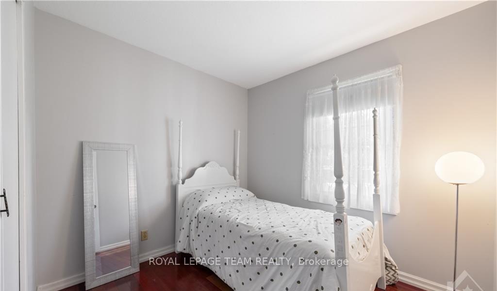Photo 16 of 25 Saginaw Crescent, Ottawa, Borden Farm/Stewart Farm/Carleton Heights/Parkwood Hills — HOMEH
