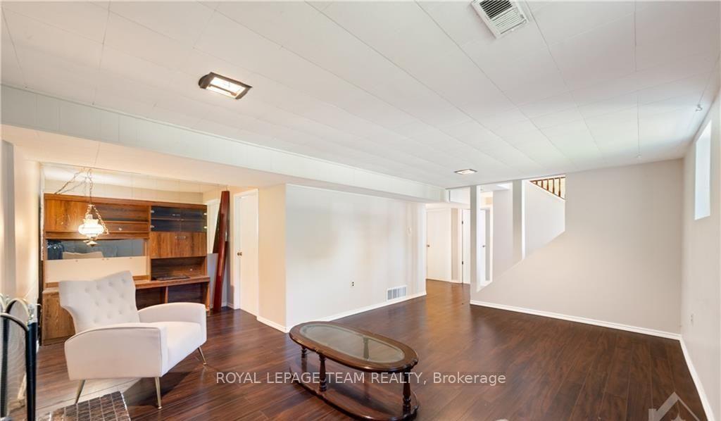 Photo 17 of 25 Saginaw Crescent, Ottawa, Borden Farm/Stewart Farm/Carleton Heights/Parkwood Hills — HOMEH