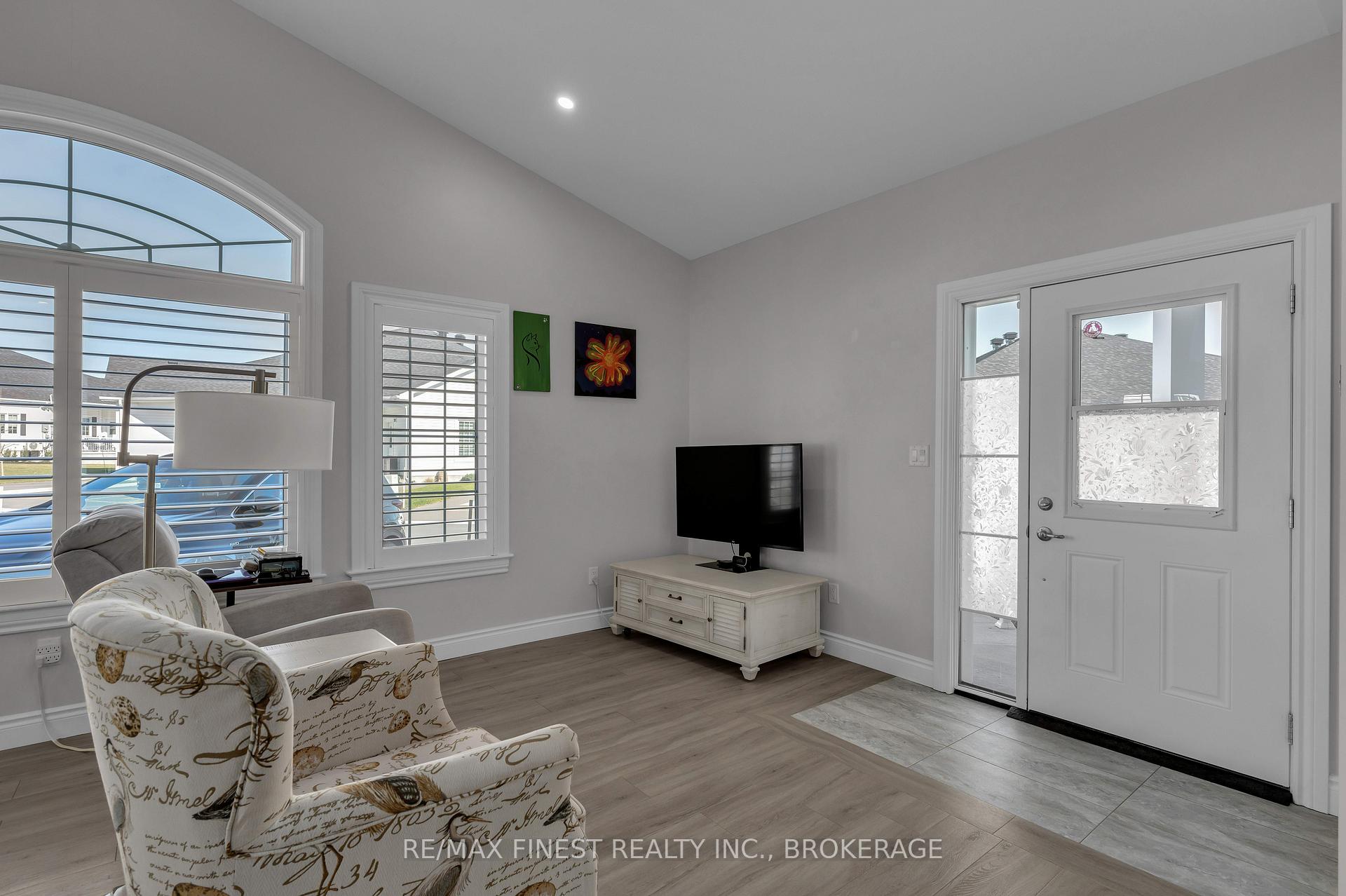 Photo 7 of 53 Lowry Place, Loyalist, Amherstview — HOMEH